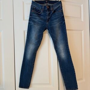 26S GAP Women's Classic Indigo Skinny Jeans